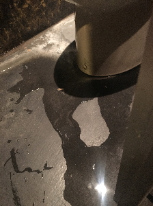 トイレ床下水漏れ