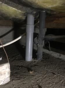 床下排水管